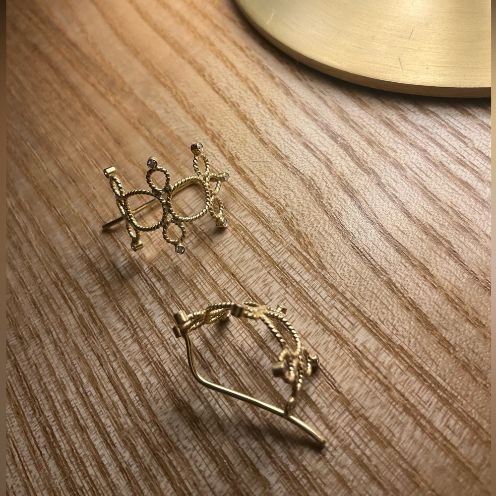 ON SALE! Christina Soubli, Twist Jewelry,Seattle.18K looped diamond Hoops - Picture 6 of 8